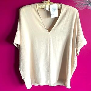 🆕✨Ivory Boxy Blouse✨